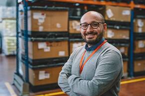 pros cons outsourcing manufacturing